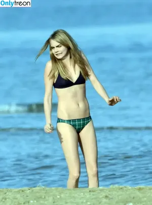 Cara Delevingne / caradelevingne nude photo #0384