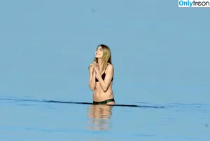 Cara Delevingne / caradelevingne nude photo #0392