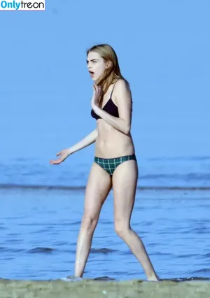 Cara Delevingne / caradelevingne nude photo #0407