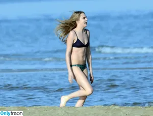Cara Delevingne / caradelevingne nude photo #0425