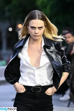 Cara Delevingne / caradelevingne nude photo #0430