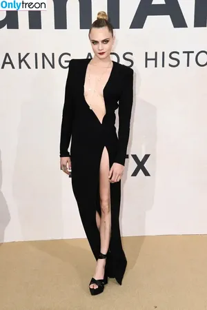 Cara Delevingne / caradelevingne nude photo #0448