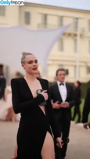 Cara Delevingne / caradelevingne nude photo #0453