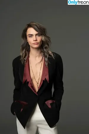 Cara Delevingne / caradelevingne nude photo #0454
