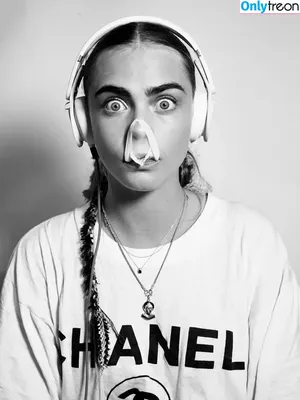 Cara Delevingne / caradelevingne nude photo #0461