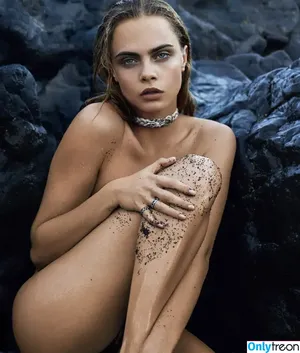 Cara Delevingne / caradelevingne nude photo #0469