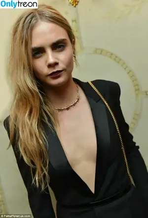 Cara Delevingne / caradelevingne nude photo #0470