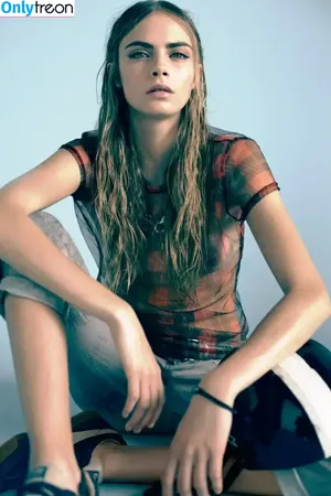 Cara Delevingne / caradelevingne nude photo #0480