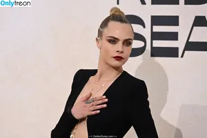 Cara Delevingne / caradelevingne nude photo #0502