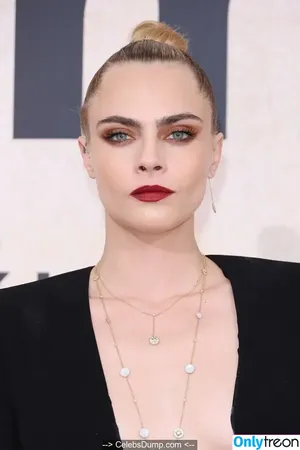 Cara Delevingne / caradelevingne nude photo #0503