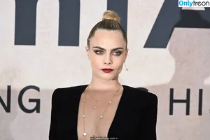 Cara Delevingne / caradelevingne nude photo #0511