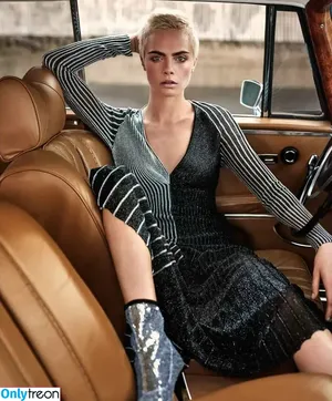 Cara Delevingne / caradelevingne nude photo #0554