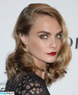 Cara Delevingne / caradelevingne nude photo #0563