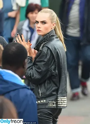 Cara Delevingne / caradelevingne nude photo #0592
