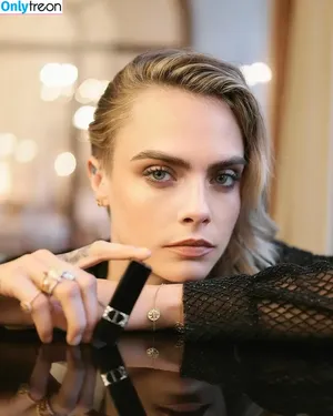 Cara Delevingne / caradelevingne nude photo #0617