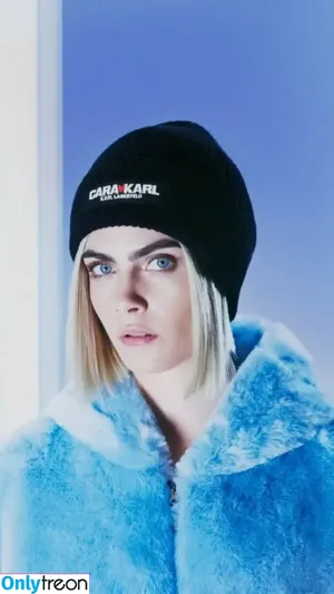 Cara Delevingne / caradelevingne nude photo #0645