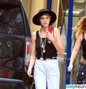 Cara Delevingne / caradelevingne nude photo #0694