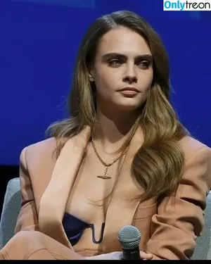 Cara Delevingne / caradelevingne nude photo #0695