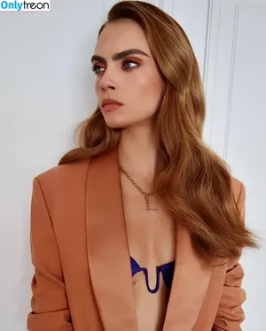 Cara Delevingne / caradelevingne nude photo #0705