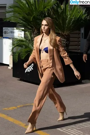 Cara Delevingne / caradelevingne nude photo #0720