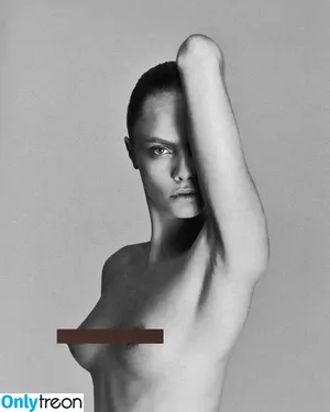 Cara Delevingne / caradelevingne nude photo #0741