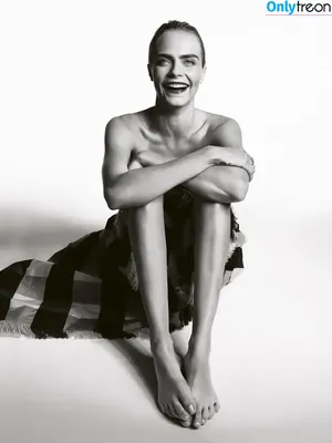 Cara Delevingne / caradelevingne nude photo #0749