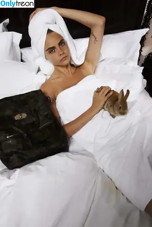 Cara Delevingne / caradelevingne nude photo #0787
