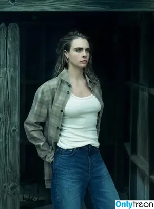 Cara Delevingne / caradelevingne nude photo #0835