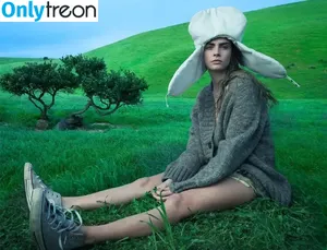 Cara Delevingne / caradelevingne nude photo #0836