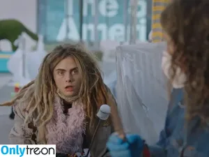 Cara Delevingne / caradelevingne nude photo #0839