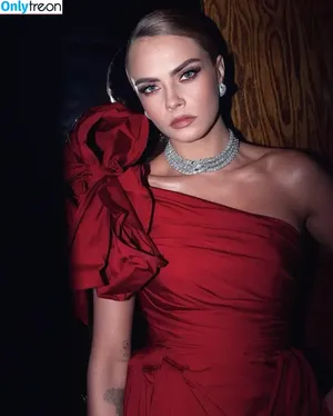 Cara Delevingne / caradelevingne nude photo #0859