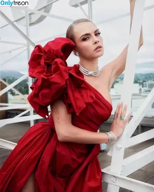 Cara Delevingne / caradelevingne nude photo #0863