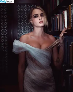 Cara Delevingne / caradelevingne nude photo #0866
