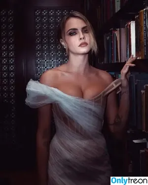 Cara Delevingne / caradelevingne nude photo #0869