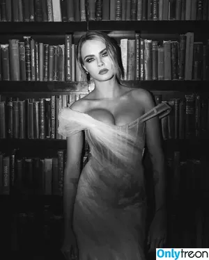 Cara Delevingne / caradelevingne nude photo #0872