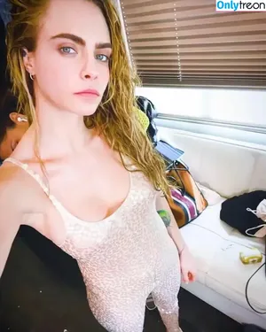 Cara Delevingne / caradelevingne nude photo #0876