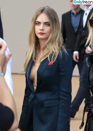 Cara Delevingne / caradelevingne nude photo #0877