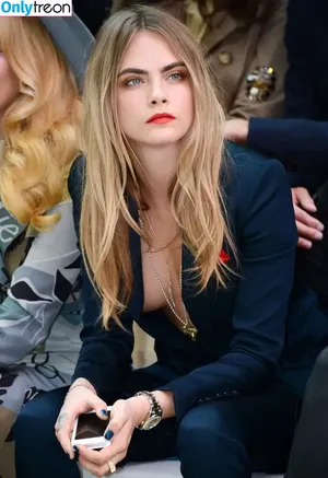 Cara Delevingne / caradelevingne nude photo #0878