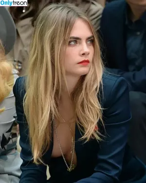 Cara Delevingne / caradelevingne nude photo #0879
