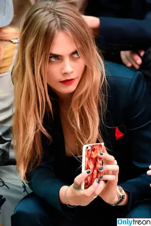 Cara Delevingne / caradelevingne nude photo #0880