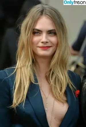 Cara Delevingne / caradelevingne nude photo #0886