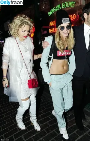 Cara Delevingne / caradelevingne nude photo #0887