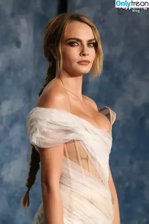 Cara Delevingne / caradelevingne nude photo #0901