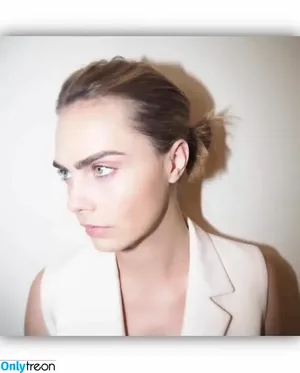 Cara Delevingne / caradelevingne nude photo #0924