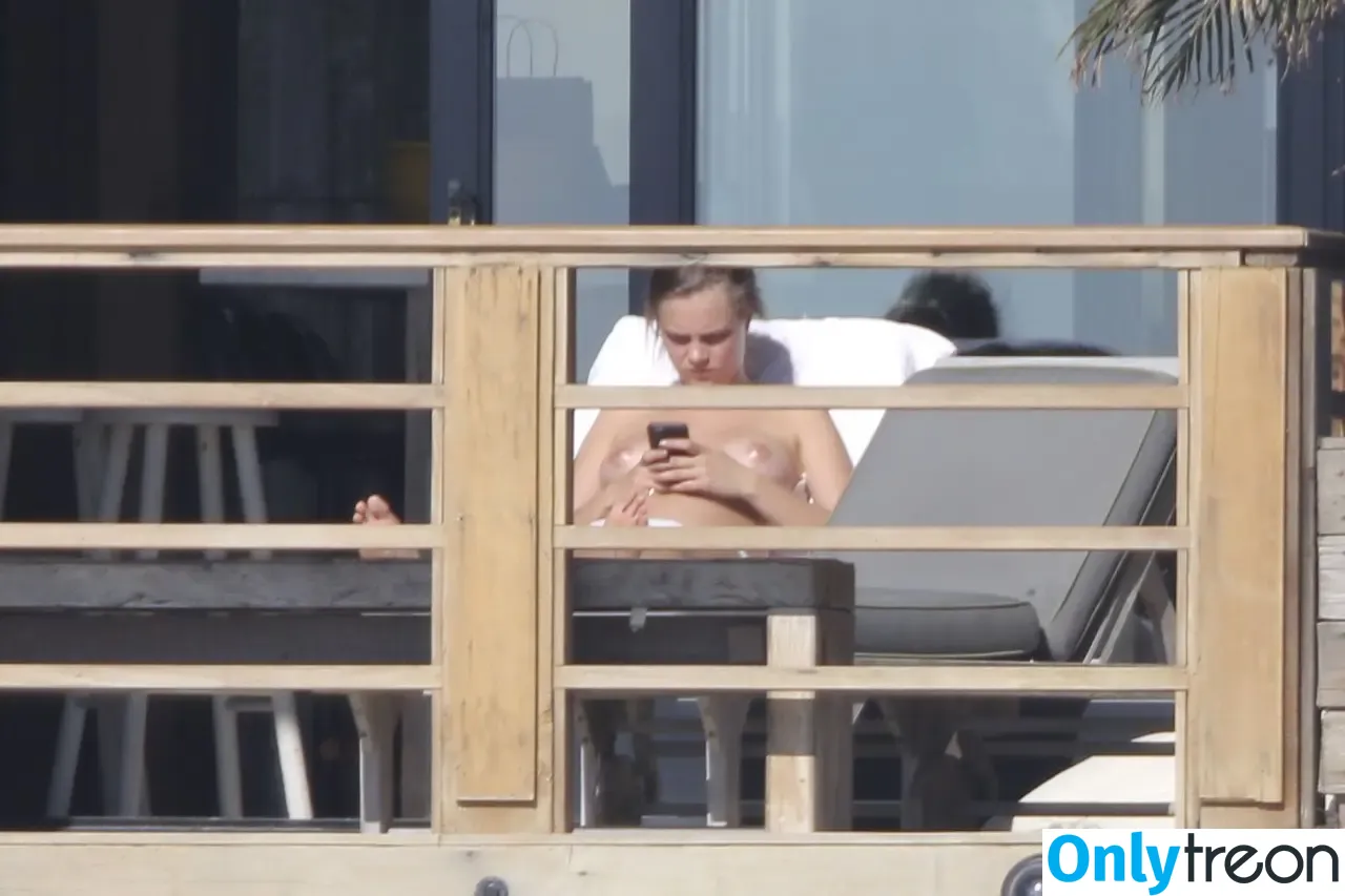 Cara Delevingne nude photo #0042 (caradelevingne)