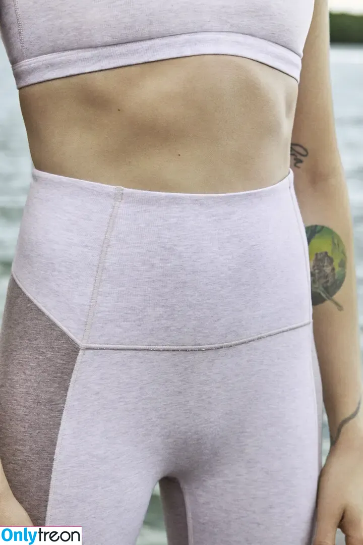 Cara Delevingne nude photo #0102 (caradelevingne)