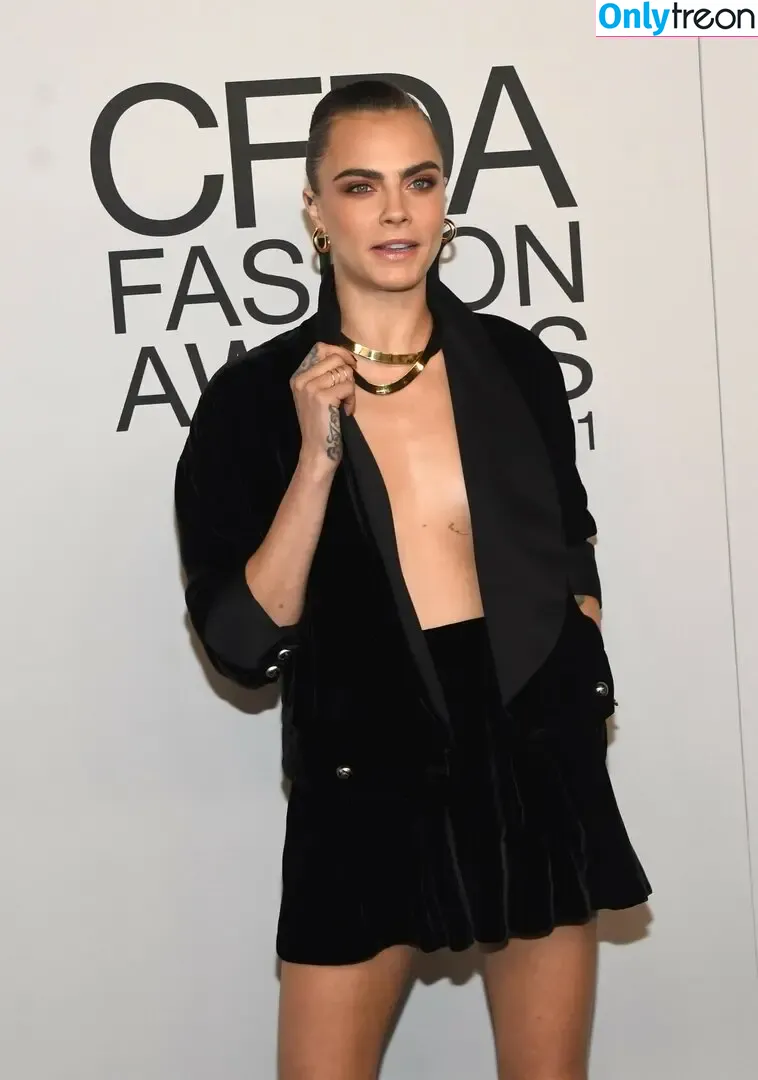 Cara Delevingne nude photo #0263 (caradelevingne)
