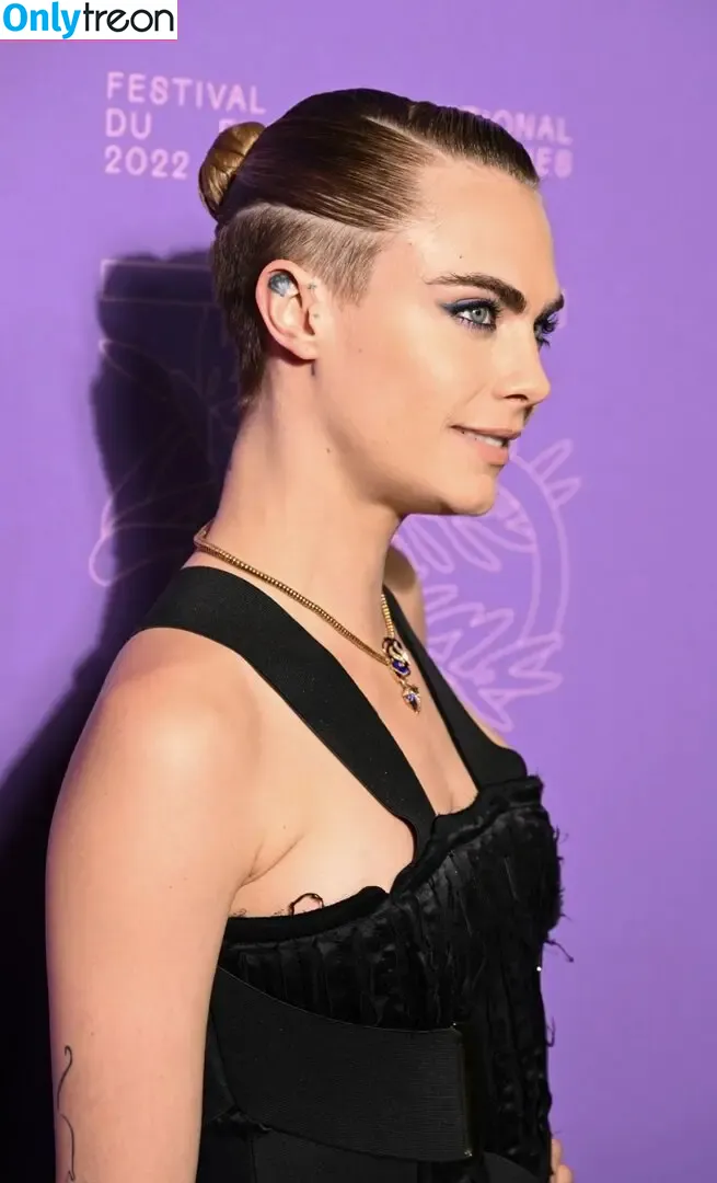 Cara Delevingne nude photo #0282 (caradelevingne)