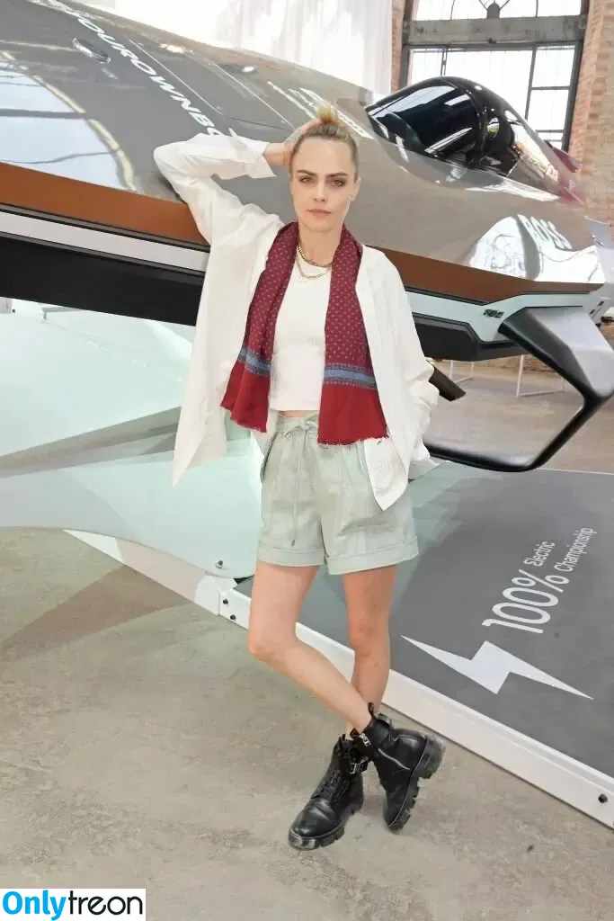 Cara Delevingne nude photo #0330 (caradelevingne)
