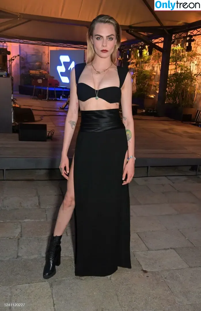 Cara Delevingne nude photo #0335 (caradelevingne)